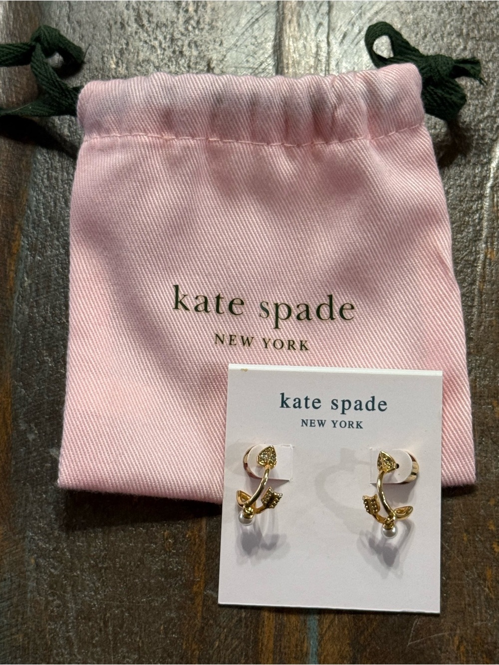 kate spade New York Love Game Spade & Pearl Earrings NWT - Picture 3 of 4